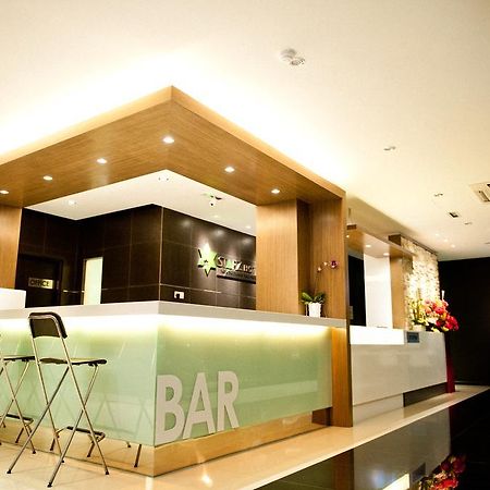 Starz Hotel Keluang Exterior photo