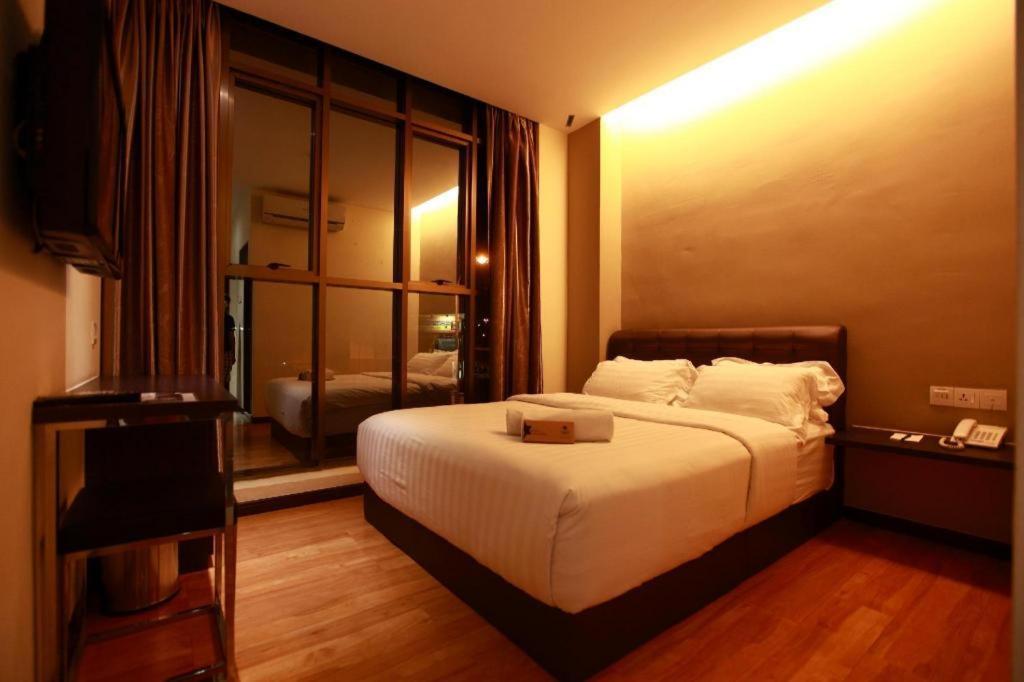Starz Hotel Keluang Exterior photo