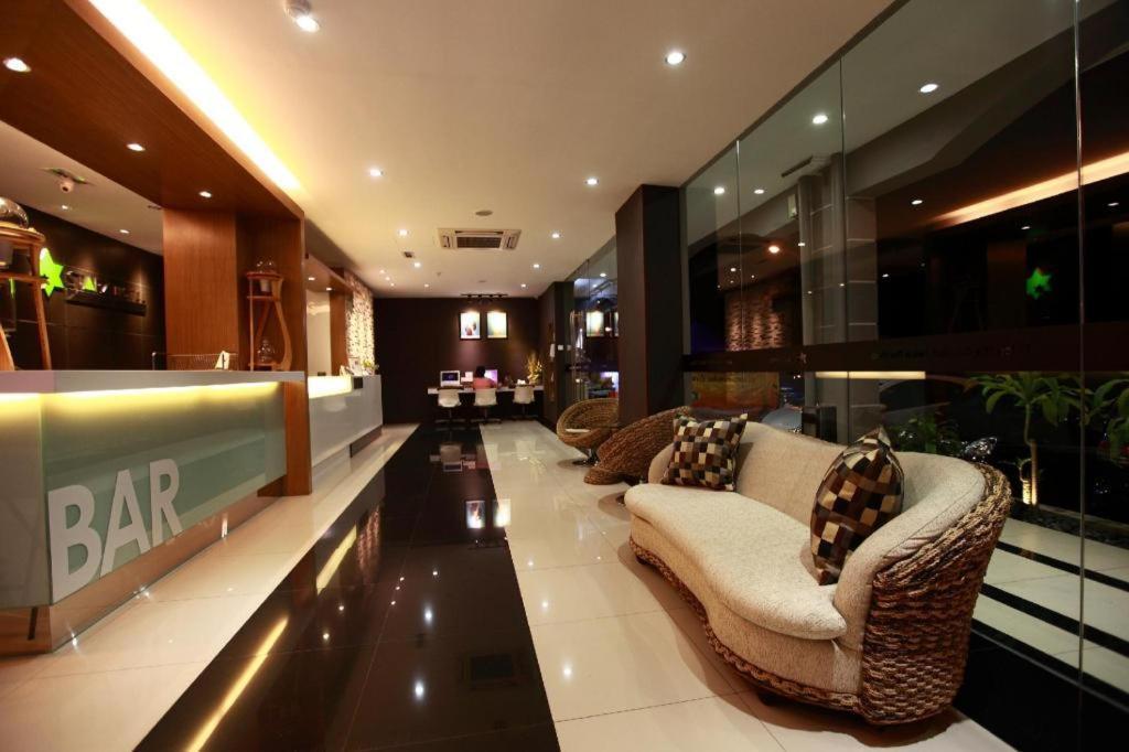 Starz Hotel Keluang Exterior photo