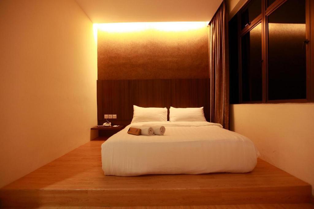 Starz Hotel Keluang Exterior photo