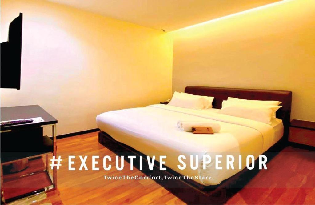 Starz Hotel Keluang Exterior photo