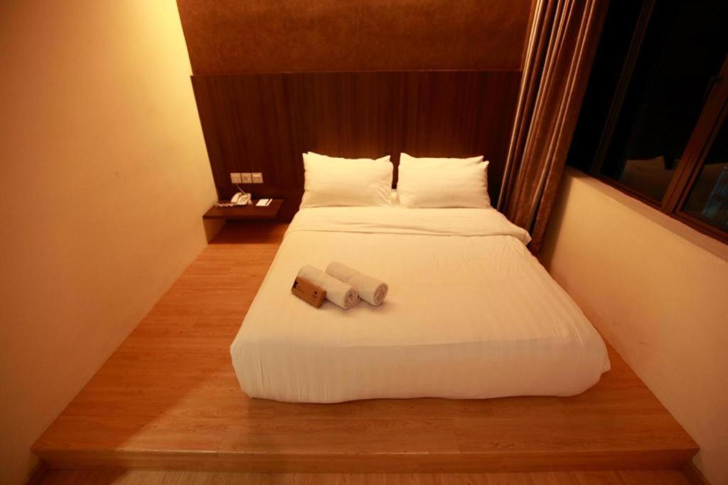 Starz Hotel Keluang Exterior photo