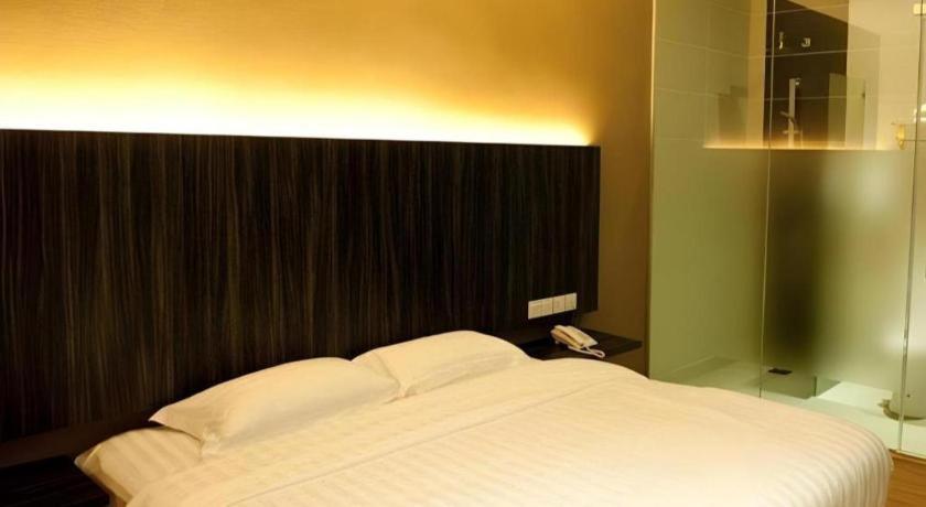 Starz Hotel Keluang Exterior photo