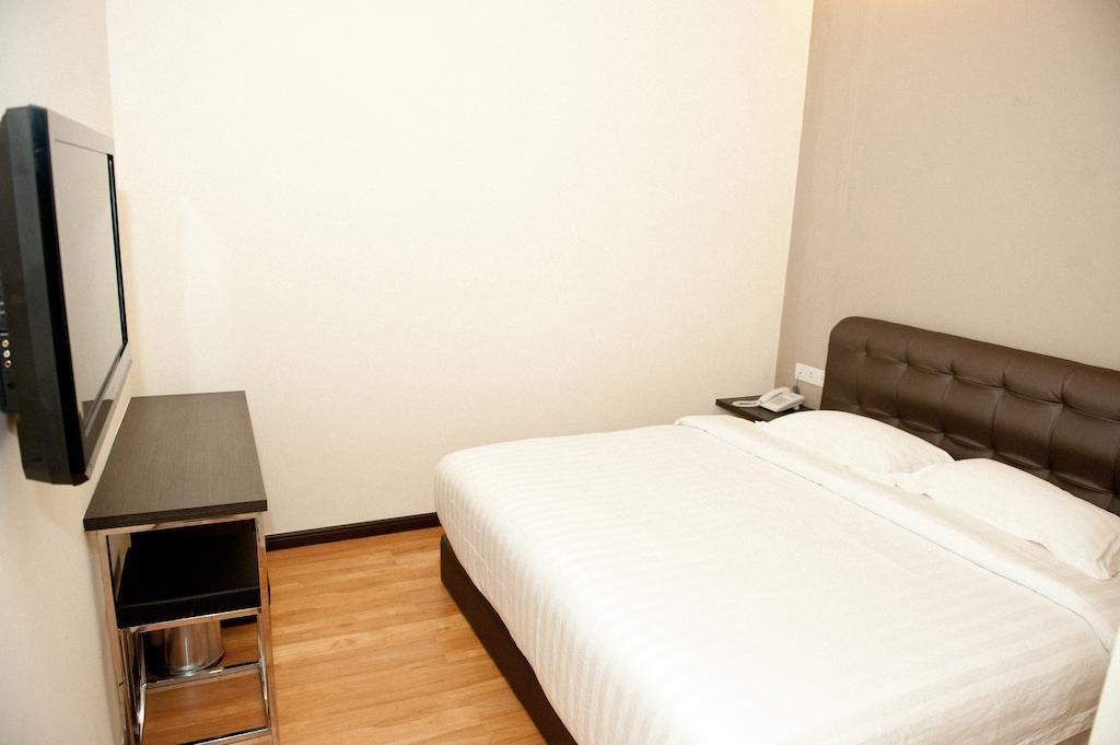 Starz Hotel Keluang Room photo