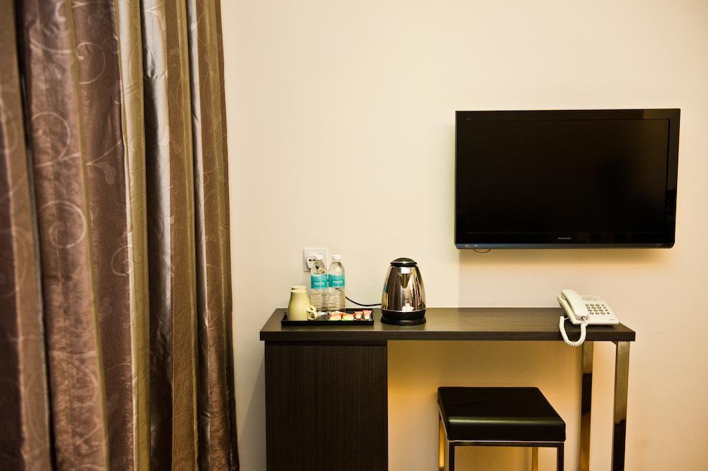 Starz Hotel Keluang Room photo