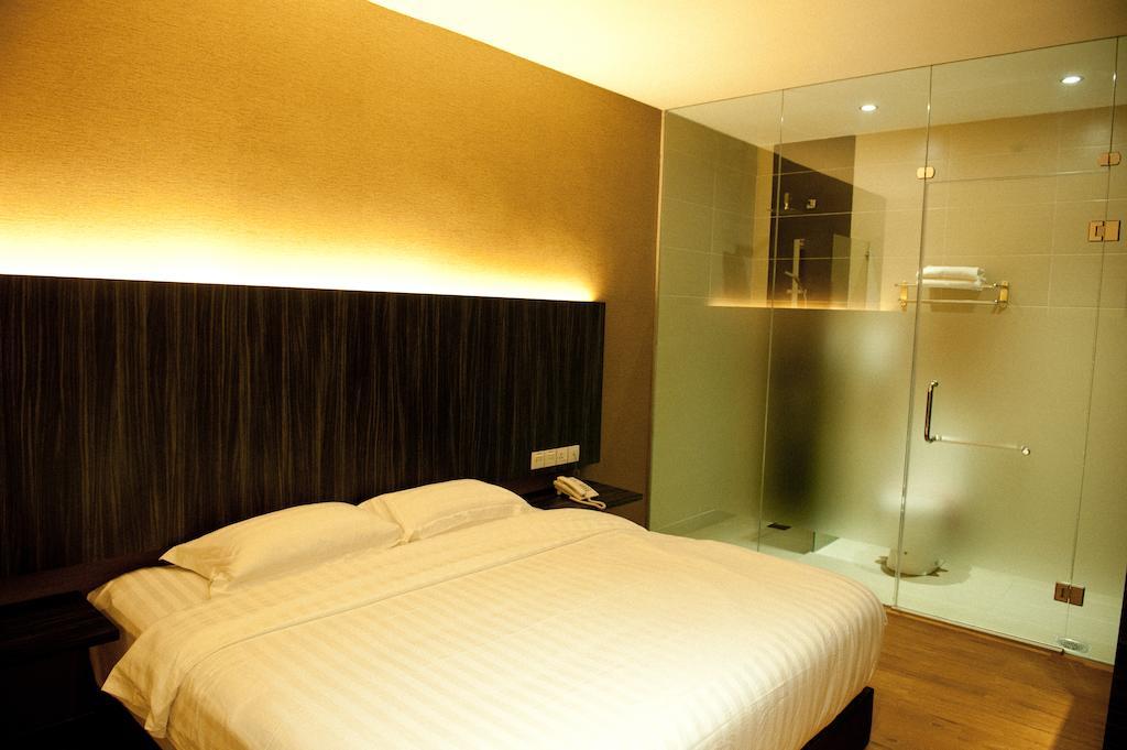 Starz Hotel Keluang Room photo
